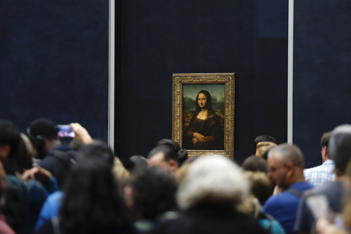 Painting of a poised smiling woman before a crowd of out-of-focus people.