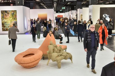 Visitors stroll the aisles of the Art Cologne fair.
