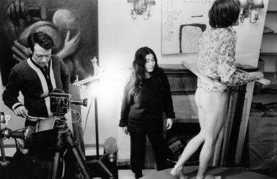 14th February 1967: Japanese artist Yoko Ono making a film in a London flat about walking and bottoms. (Photo by Ron Case/Keystone/Getty Images)